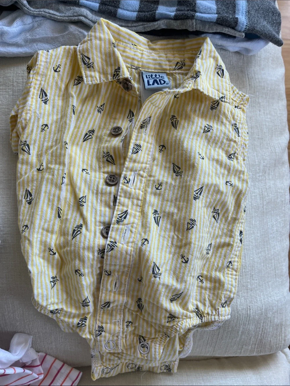 Baby clothing bundle like new - 0-3 months bodies, pajamas, beanies, onesie…